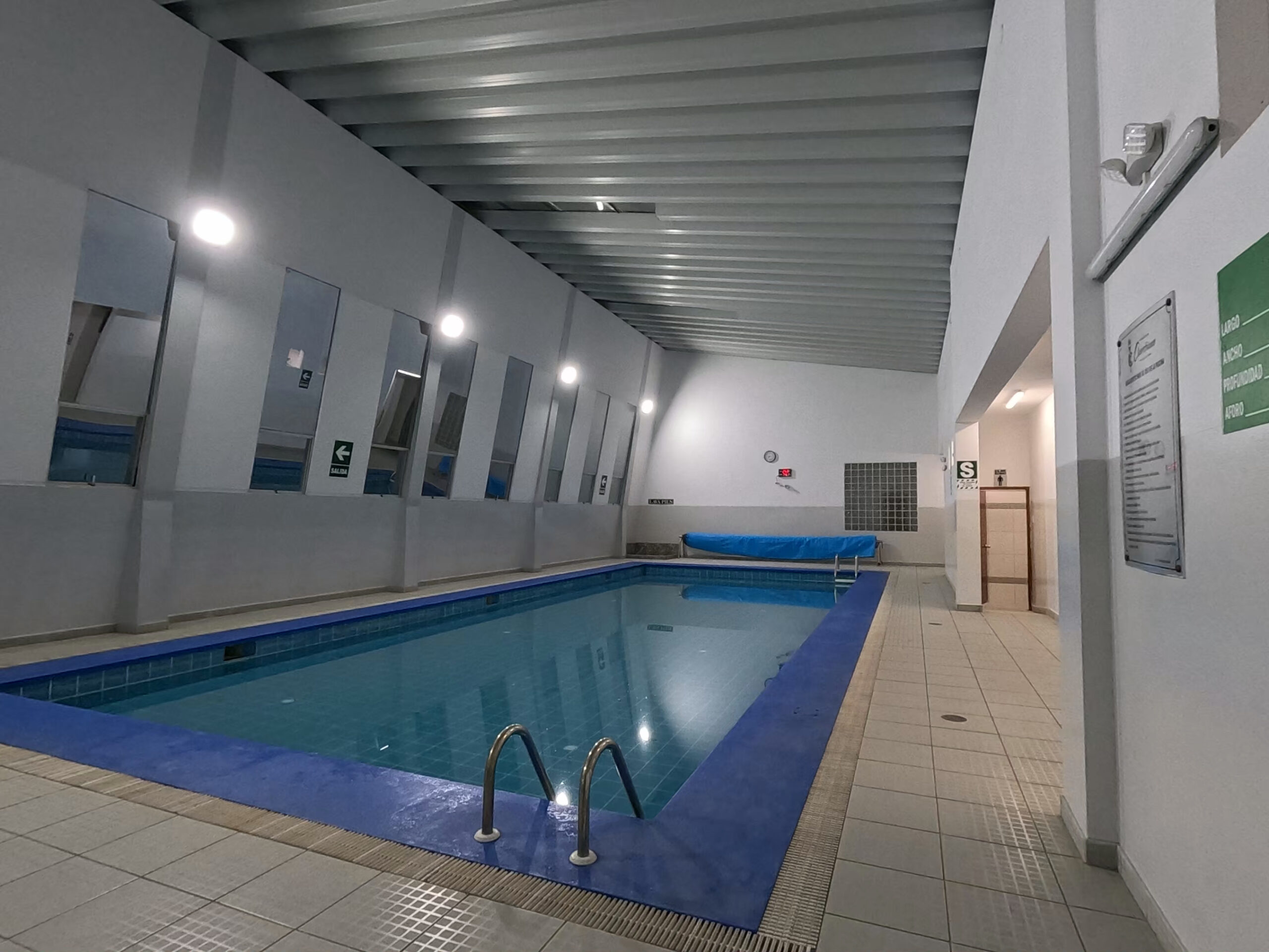 Piscina de la Sede Nocturna de Summer Pool en Trujillo