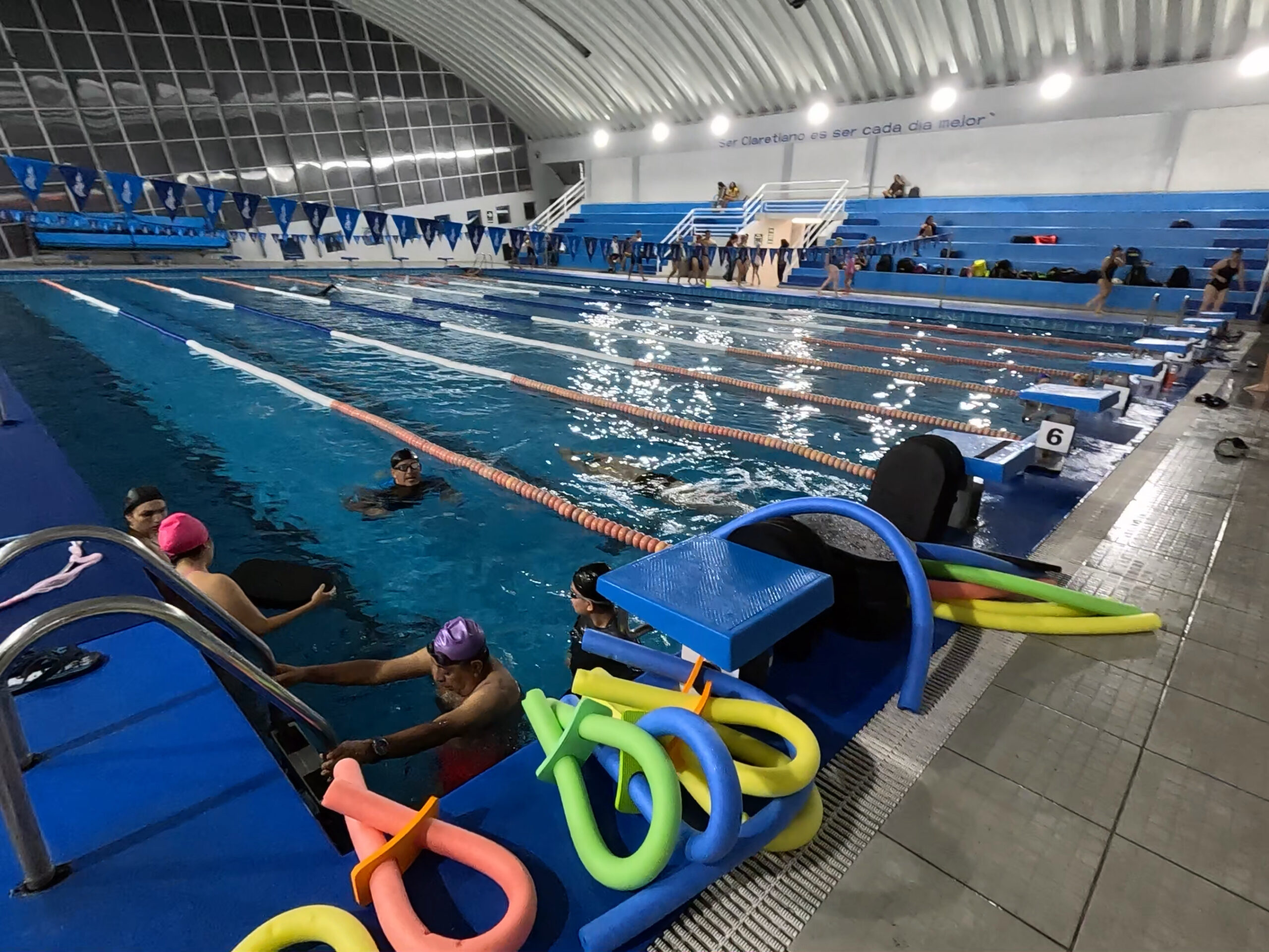 Instalaciones de Summer Pool Sede Nocturna