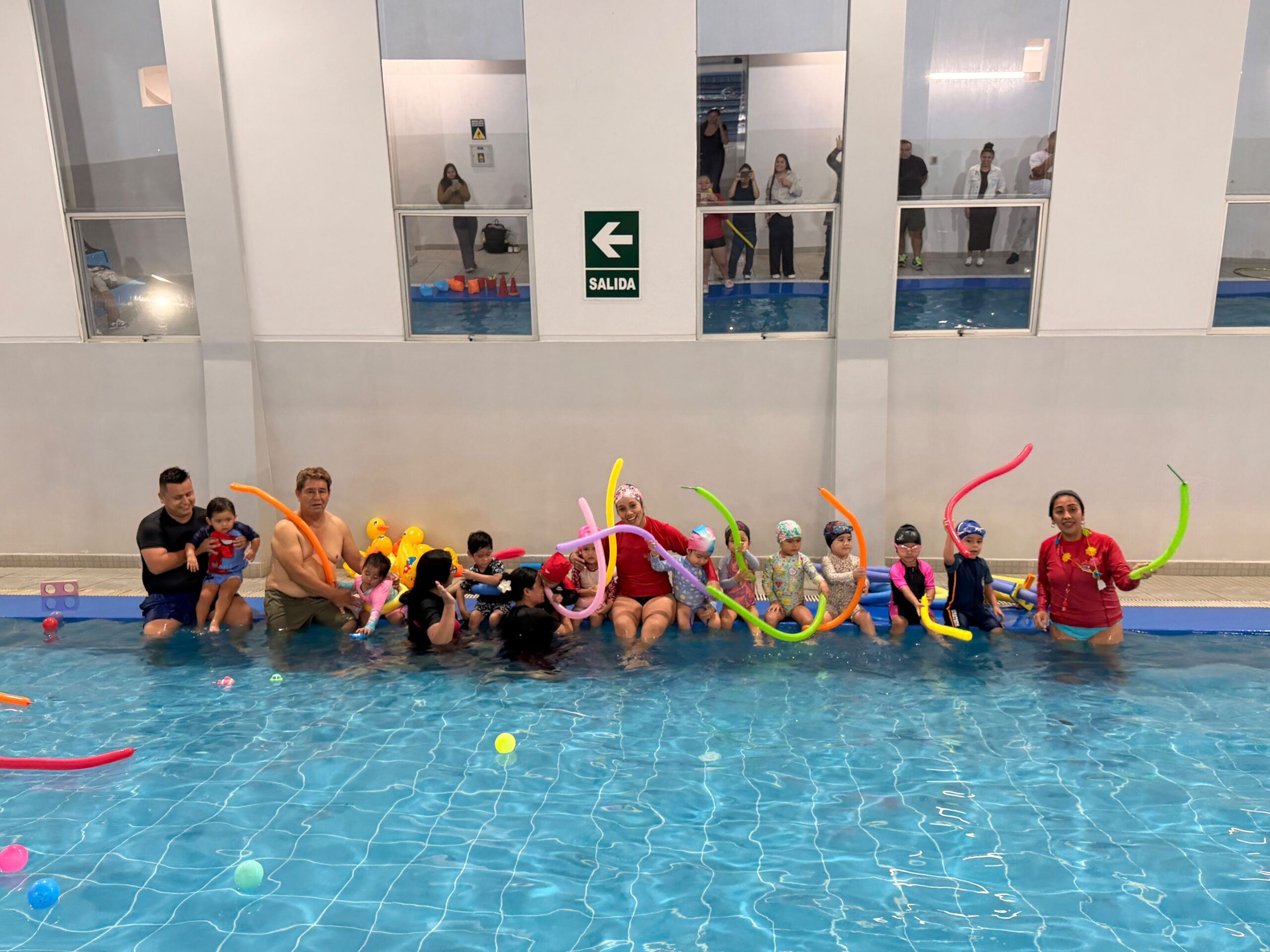 Dinámicas acuáticas para el aprendizaje de natación infantil en Summer Pool