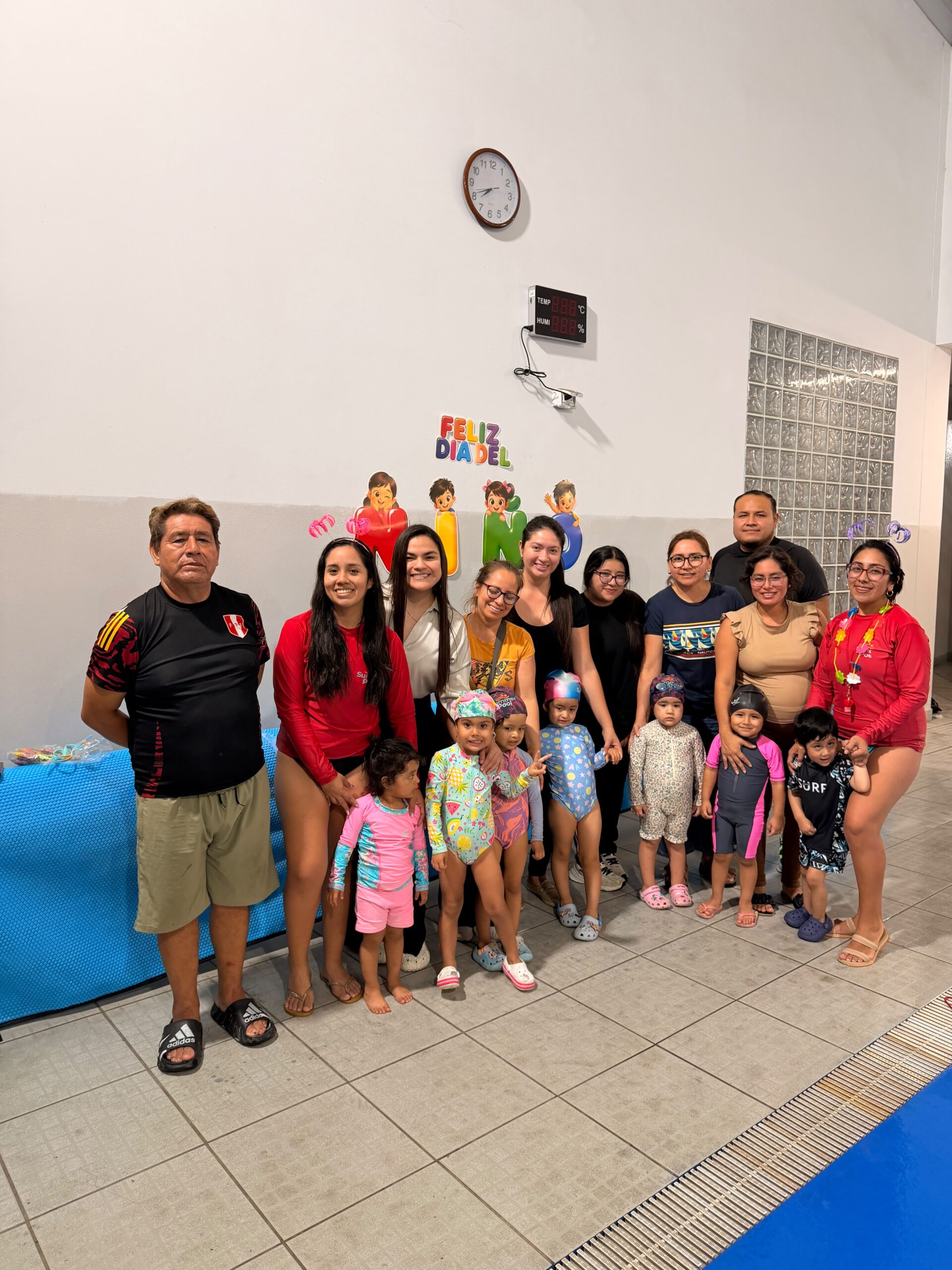 Clases grupales de natación para niños en Summer Pool Trujillo
